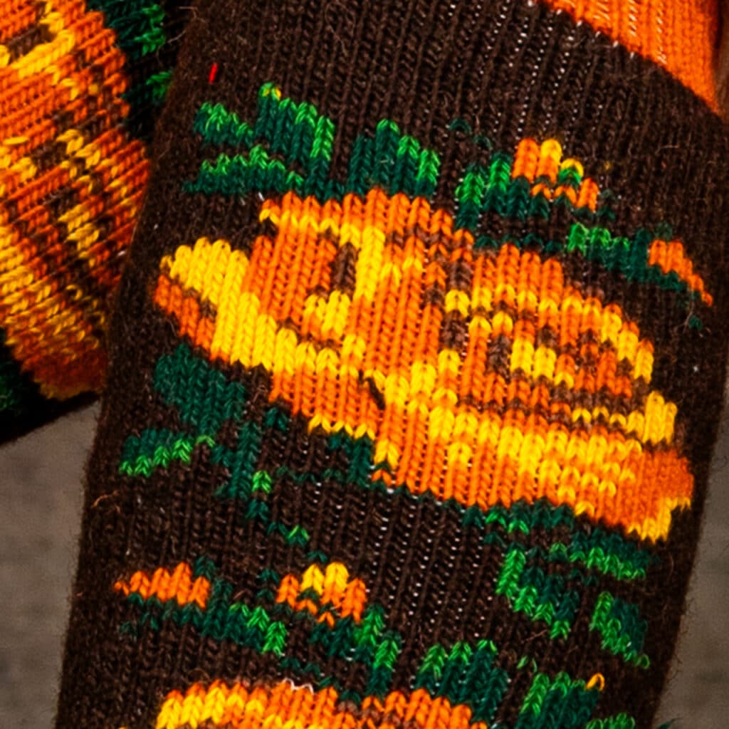 Warme Kniestrümpfe aus Wolle, in Dunkelbraun, Orange und Dunkelgrün!